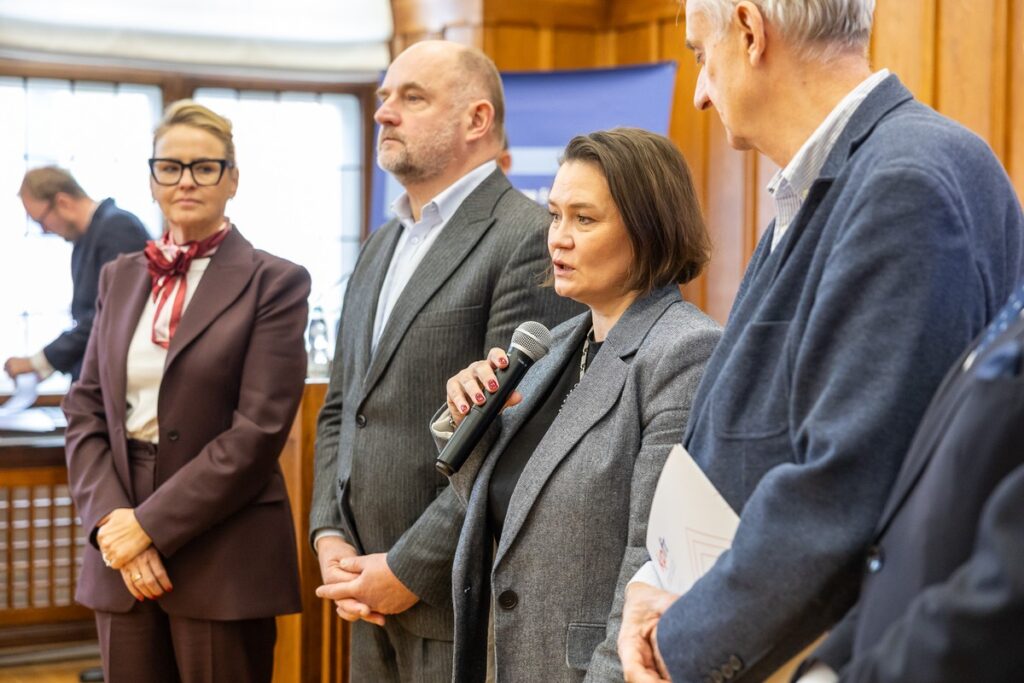 Presentation of KPFR Assistance Loan Agreements, photo by Szymon Zdziebło/tarantoga.pl for UMWKP