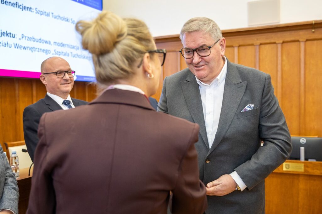 Presentation of KPFR Assistance Loan Agreements, photo by Szymon Zdziebło/tarantoga.pl for UMWKP