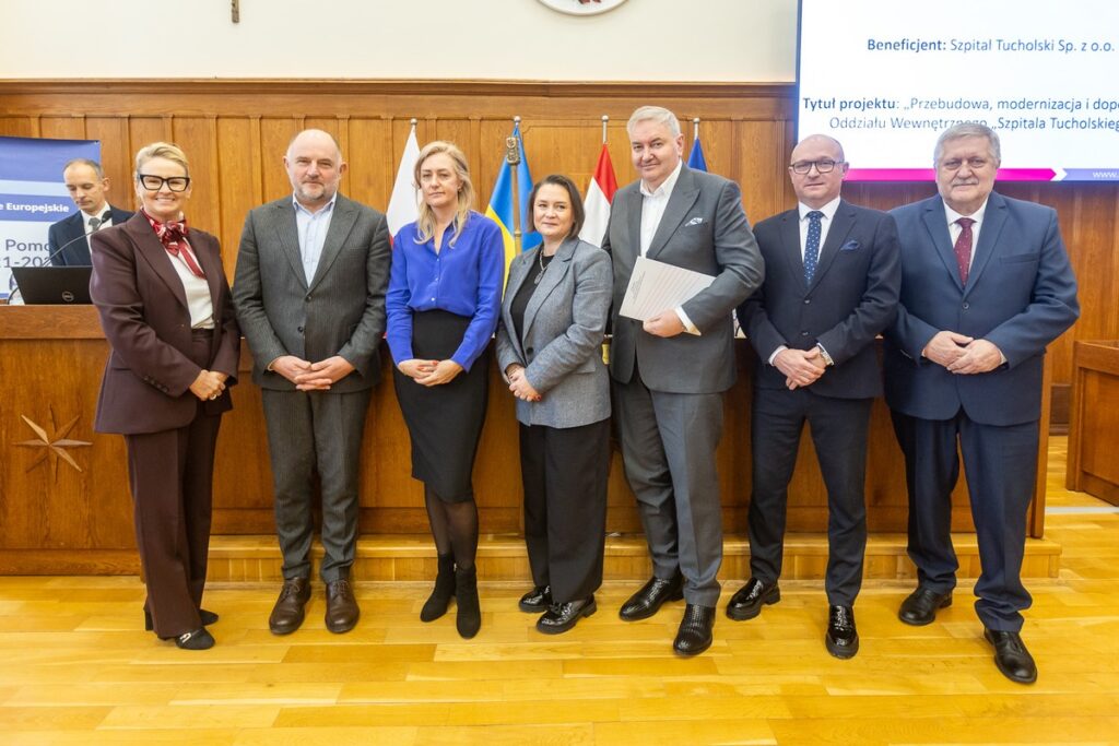 Presentation of KPFR Assistance Loan Agreements, photo by Szymon Zdziebło/tarantoga.pl for UMWKP