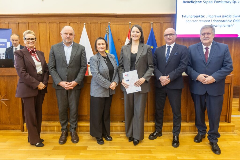 Presentation of KPFR Assistance Loan Agreements, photo by Szymon Zdziebło/tarantoga.pl for UMWKP