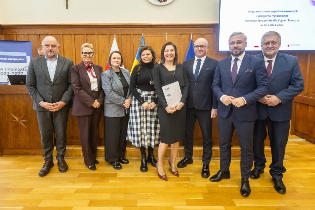 Presentation of KPFR Assistance Loan Agreements, photo by Szymon Zdziebło/tarantoga.pl for UMWKP