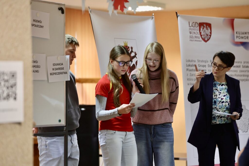Meeting of the Kujawsko-Pomorskie Regional Executive Board Member Dariusz Kurzawa with students of the Powstańcy Wielkopolscy Agricultural Education Centre in Bielice (Mogilno County), photo by Andrzej Goiński/UMWKP