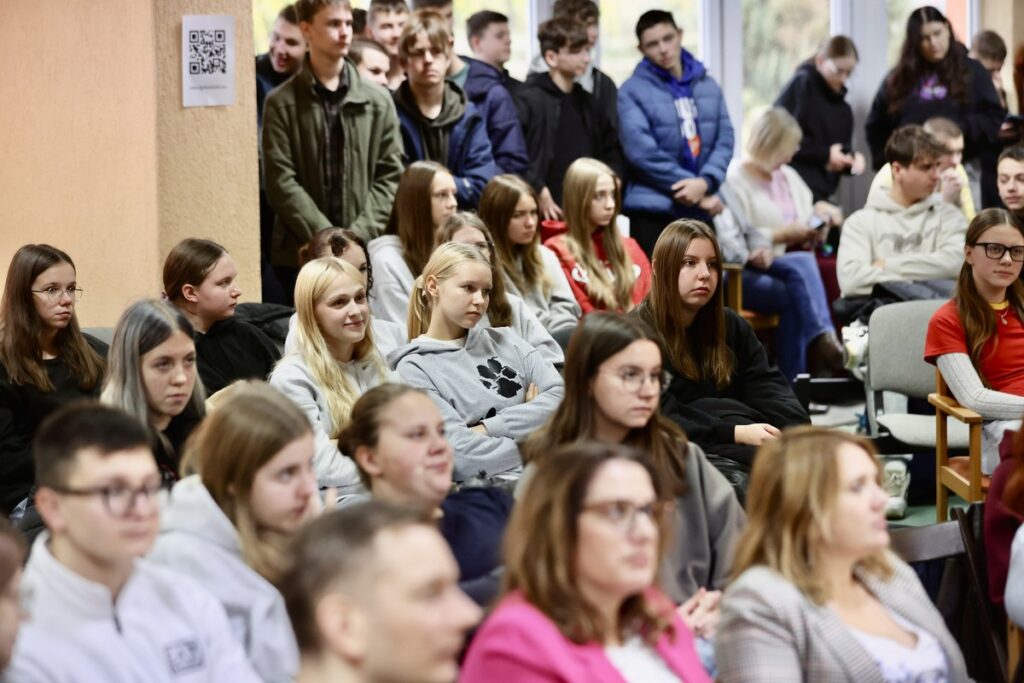 Meeting of the Kujawsko-Pomorskie Regional Executive Board Member Dariusz Kurzawa with students of the Powstańcy Wielkopolscy Agricultural Education Centre in Bielice (Mogilno County), photo by Andrzej Goiński/UMWKP