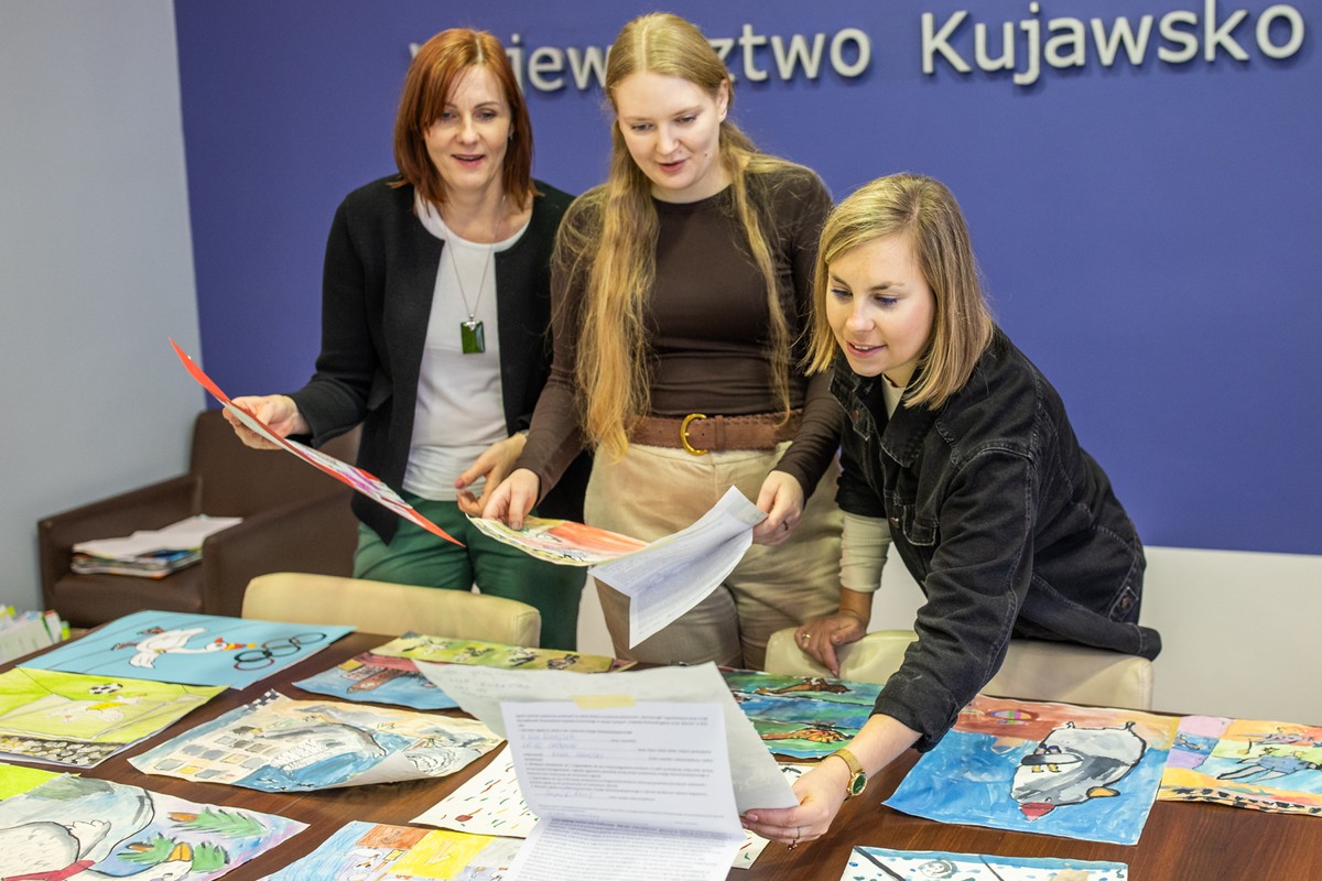 Evaluation of competition entries, photo: Andrzej Goiński / UMWKP Evaluation of competition entries, photo: Andrzej Goiński / UMWKP