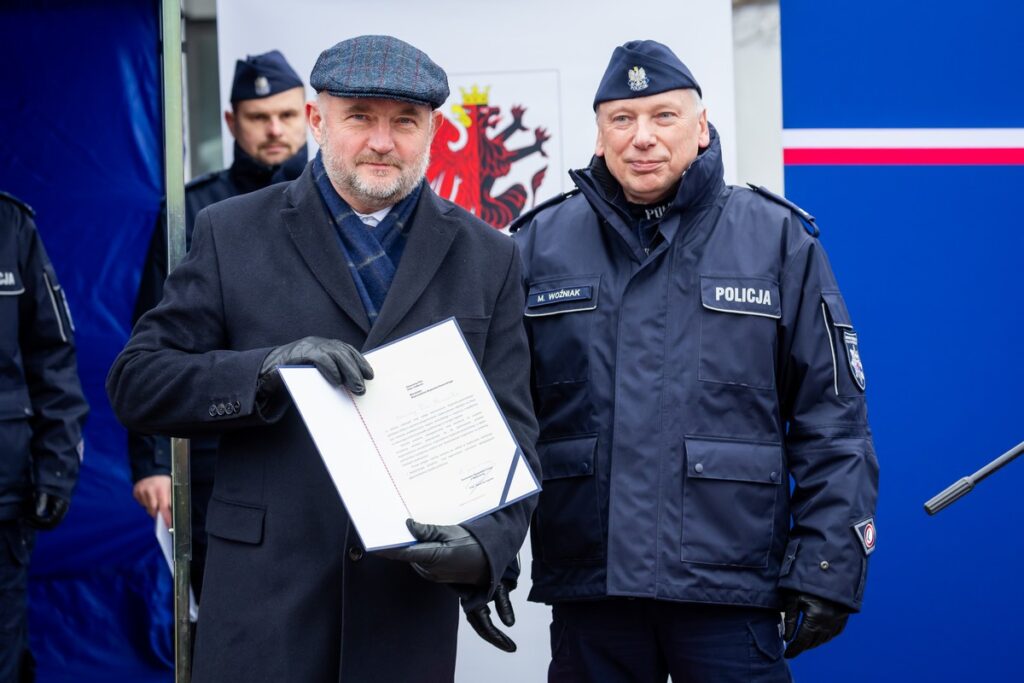 Uroczyste przekazanie sprzętu policji, fot. Tomasz Czachorowski/eventphoto.com.pl dla UMWKP