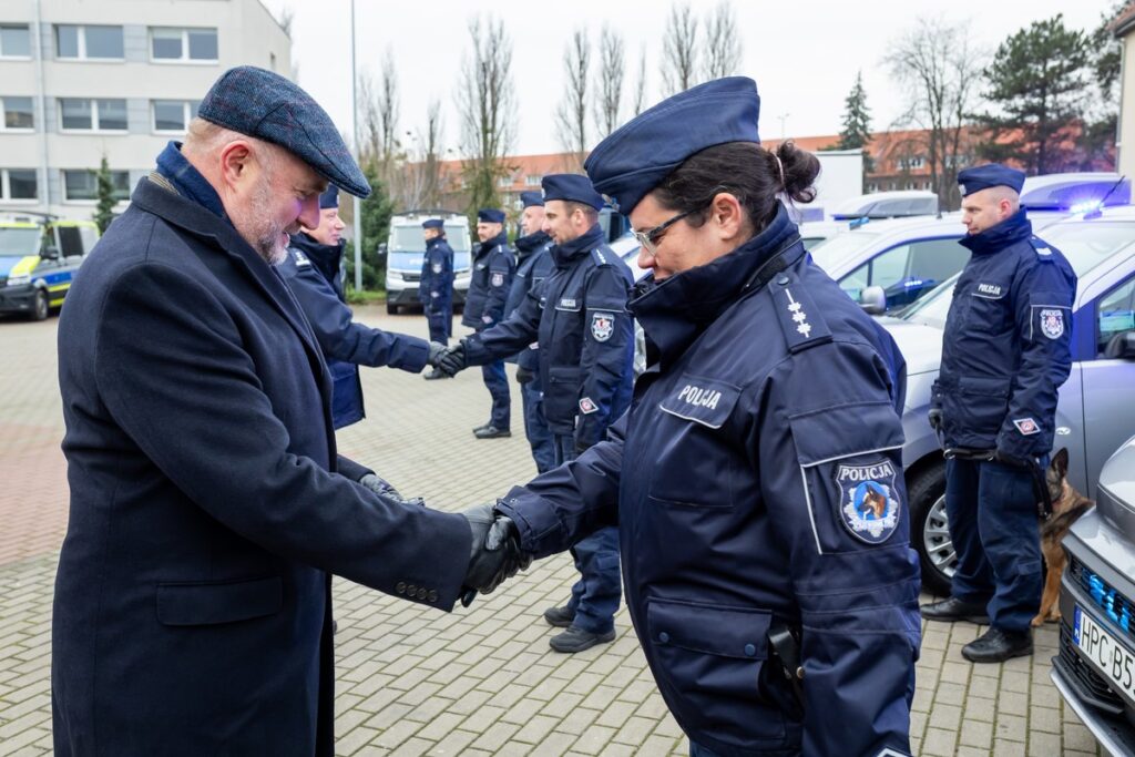Uroczyste przekazanie sprzętu policji, fot. Tomasz Czachorowski/eventphoto.com.pl dla UMWKP