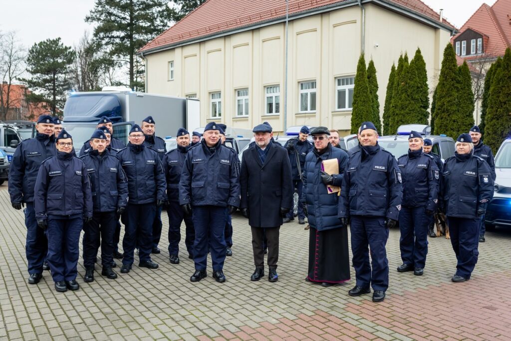 Uroczyste przekazanie sprzętu policji, fot. Tomasz Czachorowski/eventphoto.com.pl dla UMWKP