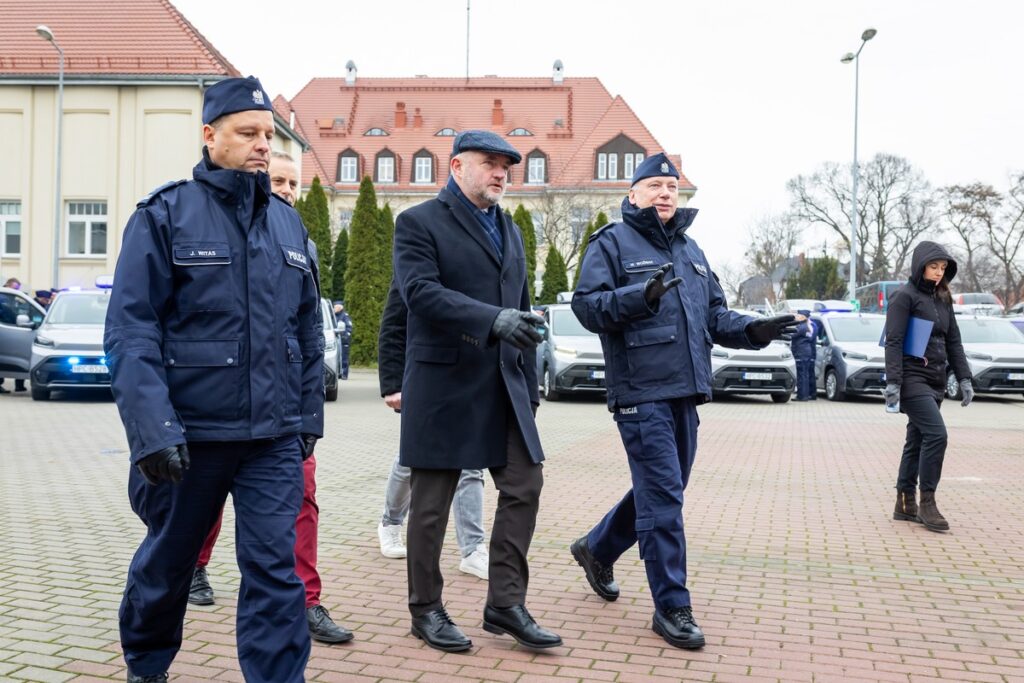 Uroczyste przekazanie sprzętu policji, fot. Tomasz Czachorowski/eventphoto.com.pl dla UMWKP