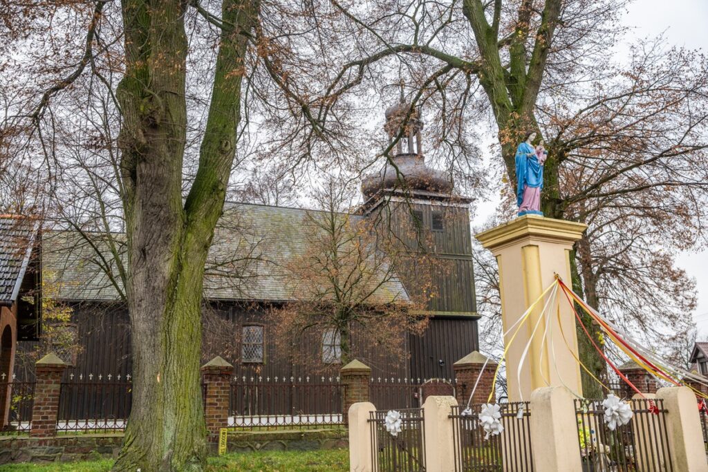 Roman Catholic Parish of St. Michael the Archangel in Siedlimowo (Mogilno County), photo by Andrzej Goiński / UMWKP