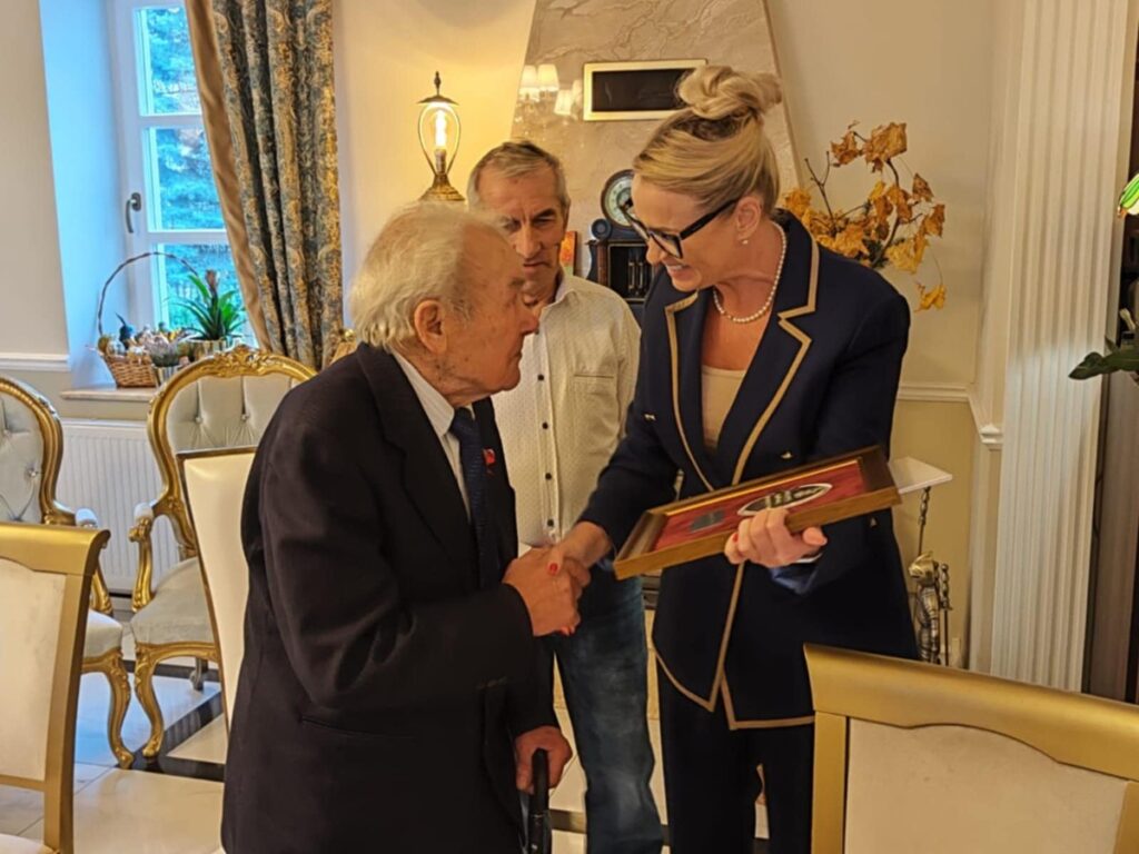 Presentation of the Unitas Durat medal to Stanisław Szafrański, photo: UMWKP