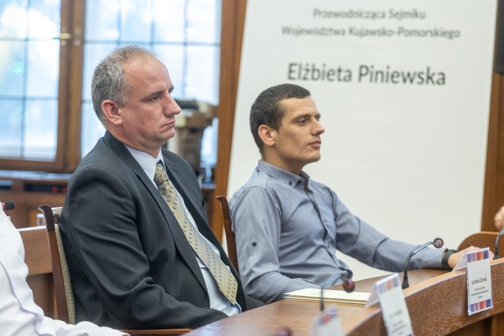 XV sesja osób z niepełnosprawnościami, fot. Szymon Zdziebło/tarantoga.pl dla UMWKP