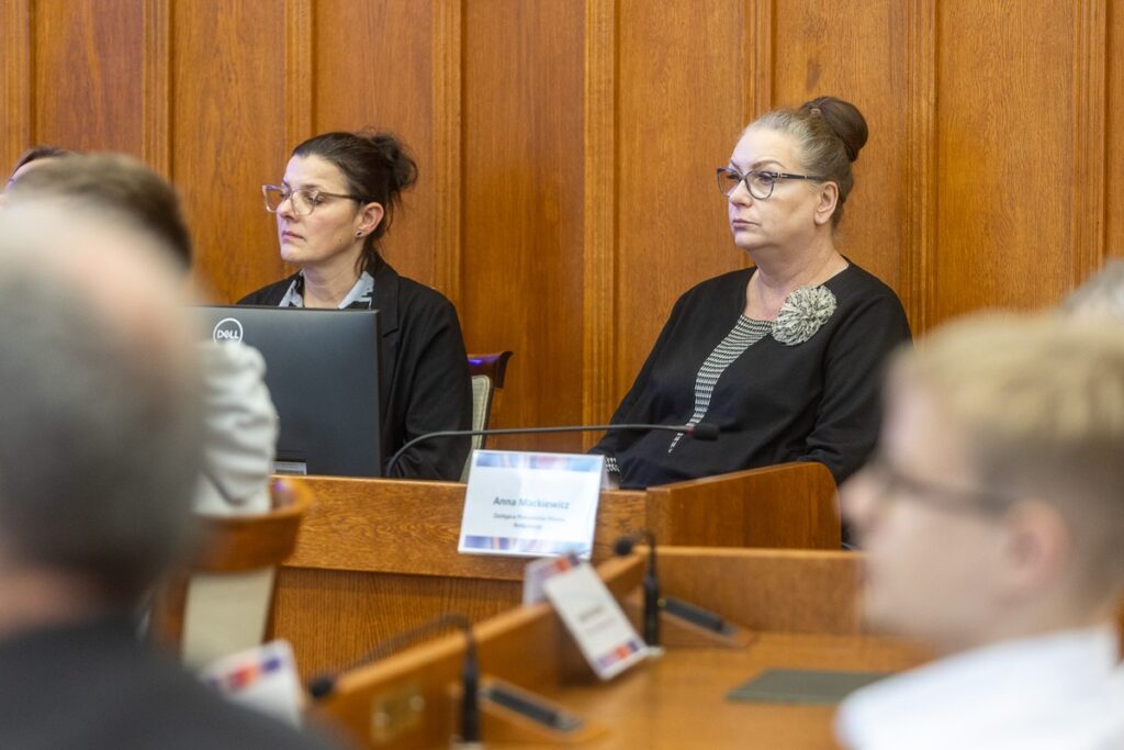 XV sesja osób z niepełnosprawnościami, fot. Szymon Zdziebło/tarantoga.pl dla UMWKP