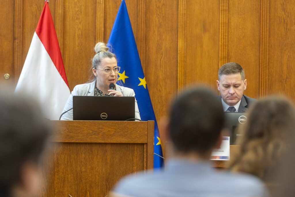 XV sesja osób z niepełnosprawnościami, fot. Szymon Zdziebło/tarantoga.pl dla UMWKP