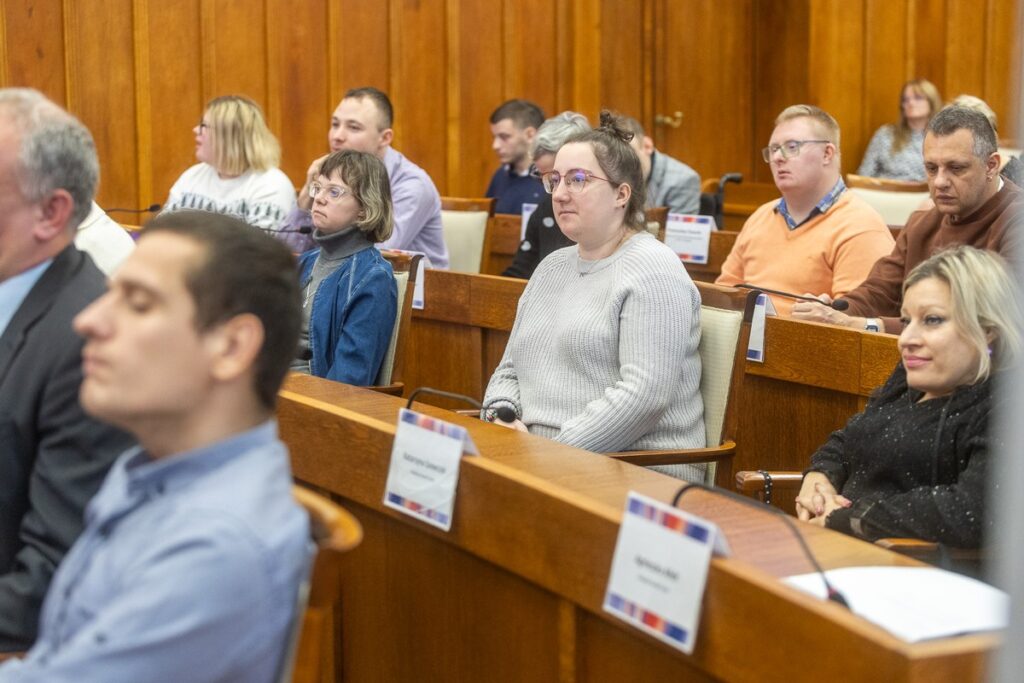 XV sesja osób z niepełnosprawnościami, fot. Szymon Zdziebło/tarantoga.pl dla UMWKP