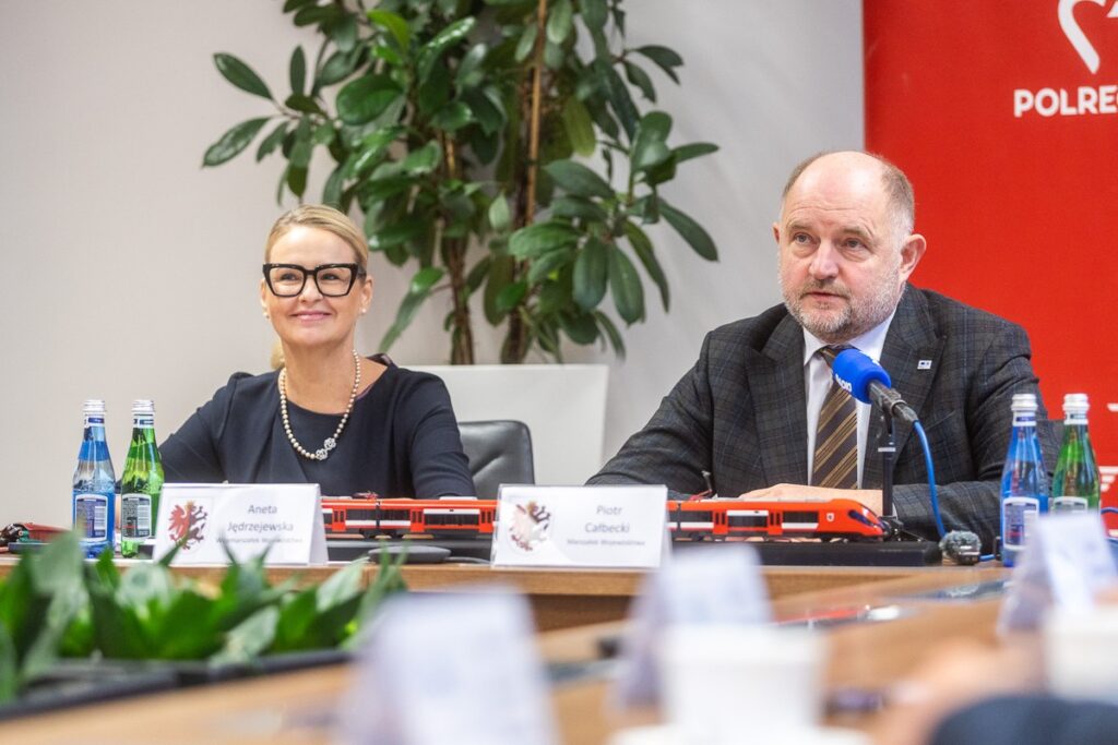 Konferencja dotycząca nowego rozkładu jazdy pociągów, fot. Szymon Zdziebło/tarantoga.pl dla UMWKP
