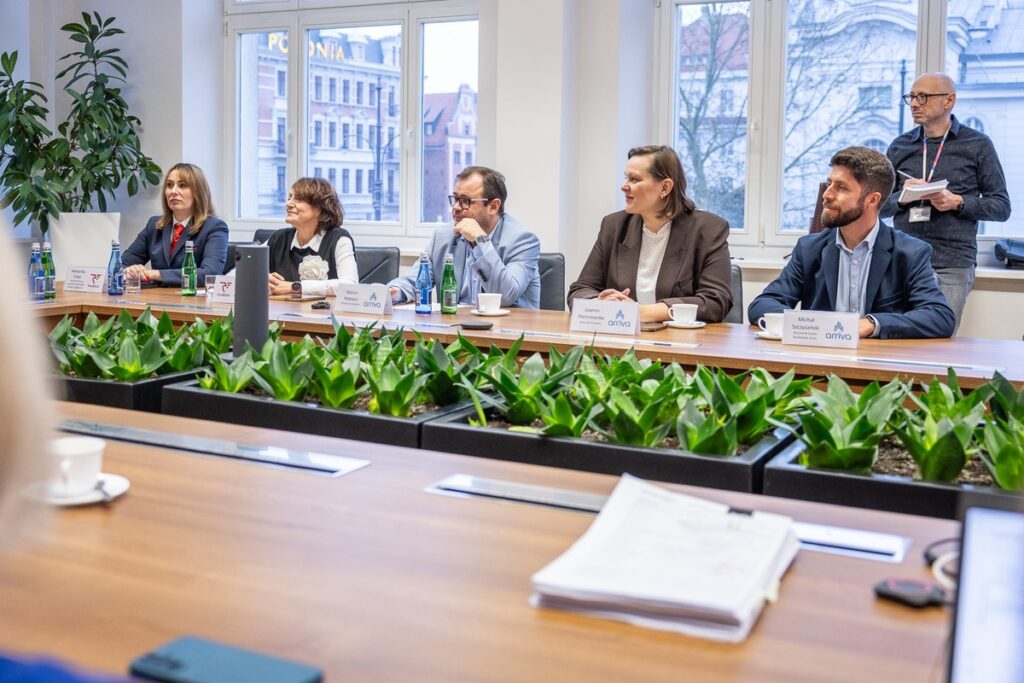 Konferencja dotycząca nowego rozkładu jazdy pociągów, fot. Szymon Zdziebło/tarantoga.pl dla UMWKP