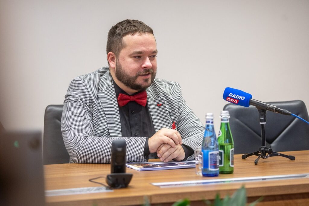 Konferencja dotycząca nowego rozkładu jazdy pociągów, fot. Szymon Zdziebło/tarantoga.pl dla UMWKP