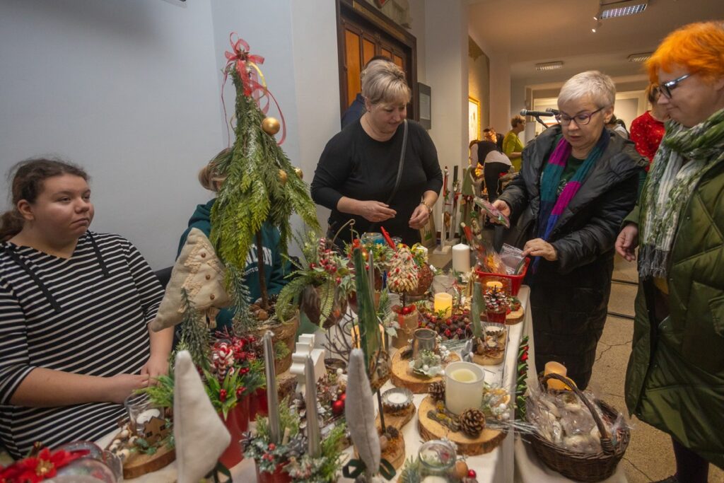 Kiermasz „My też potrafimy”, fot. Mikołaj Kuras dla UMWKP