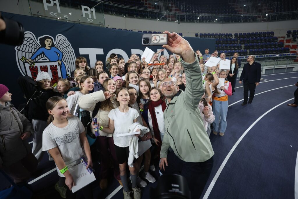 Spotkanie z ministrem sportu i turystyki Jakubem Rutnickim i prezesem Polskiego Związku Lekkiej Atletyki Sebastianem Chmarą w Toruniu, fot. Mikolaj Kuras dla UMWKP