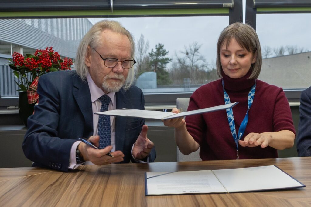 Ceremonia podpisania porozumienia w sprawie Exea Cyber Akademia, fot. Mikołaj Kuras dla UMWKP