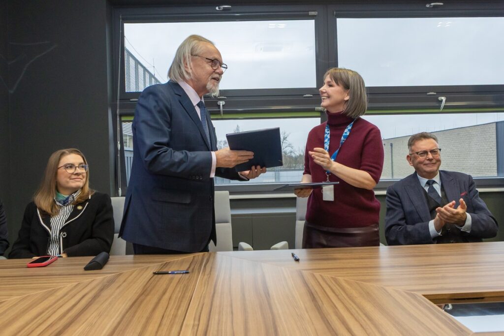 Ceremonia podpisania porozumienia w sprawie Exea Cyber Akademia, fot. Mikołaj Kuras dla UMWKP