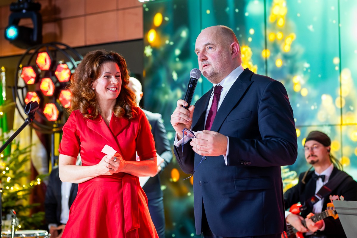 Przewodnicząca Europejskiego Komitetu Regionów Kata Tüttő i marszałek Piotr Całbecki podczas przedświątecznego spotkania w KR-ze, fot. Tomasz Czachorowski/eventphoto dla UMWKP