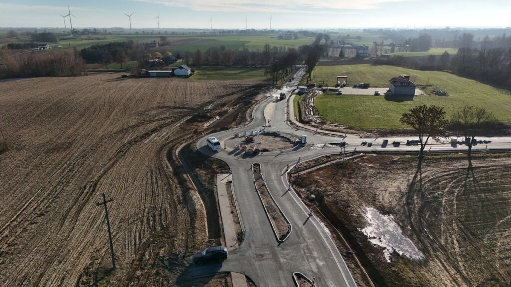 Construction of a roundabout in Dyblin (Lipno County), photo by ZDW