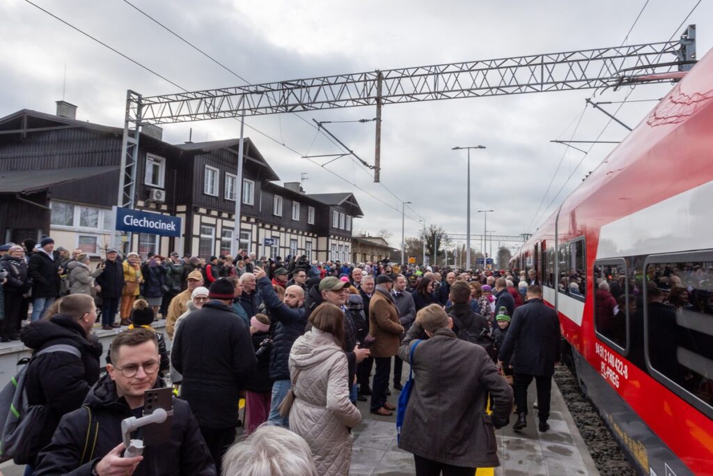 Inauguracja połączeń do Ciechocinka, fot. Mikołaj Kuras dla UMWKP