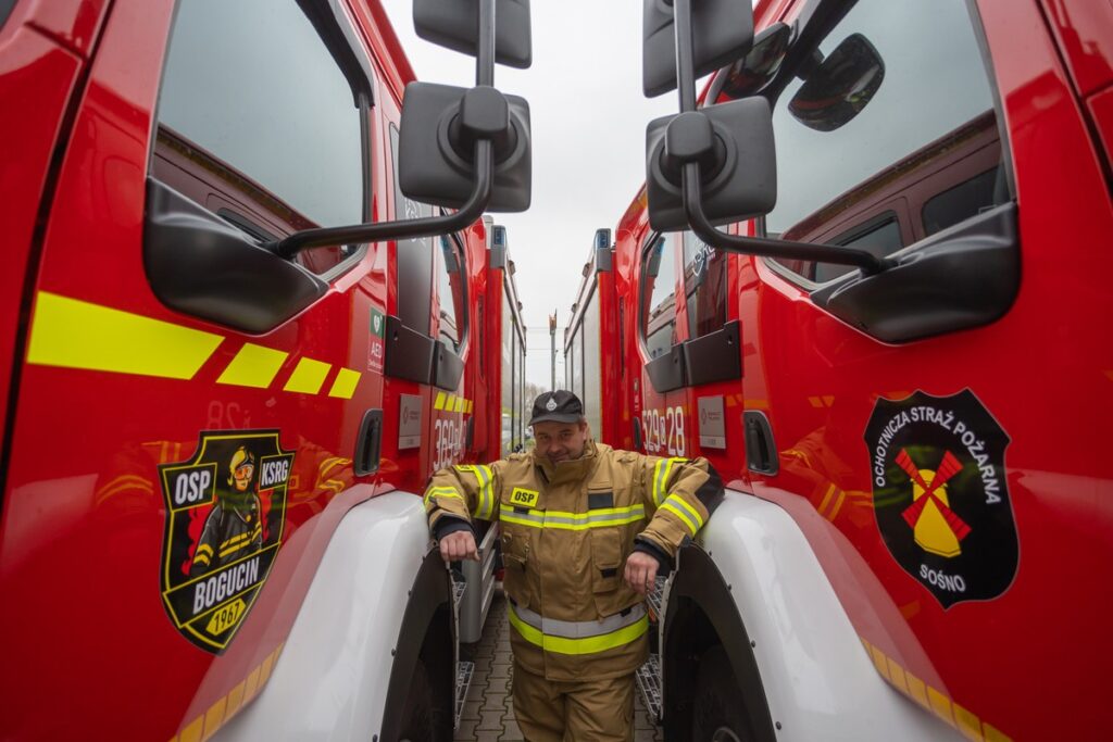 Przekazanie wozów ratowniczo-gaśniczych, fot. Mikołaj Kuras dla UMWKP