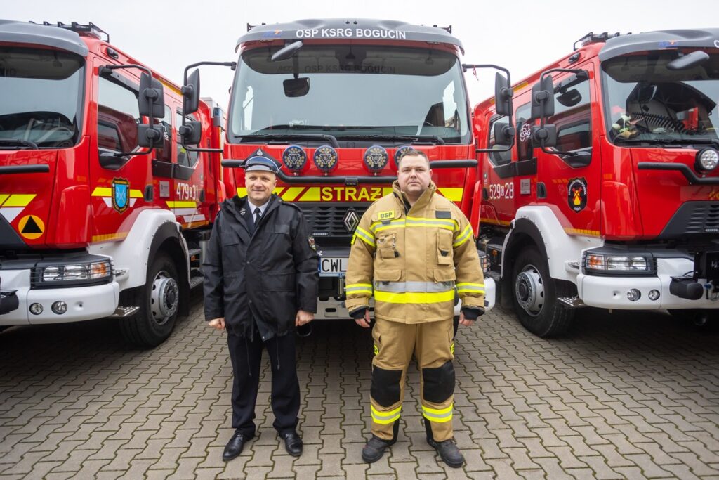 Przekazanie wozów ratowniczo-gaśniczych, fot. Mikołaj Kuras dla UMWKP