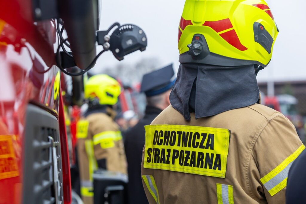 Przekazanie wozów ratowniczo-gaśniczych, fot. Mikołaj Kuras dla UMWKP