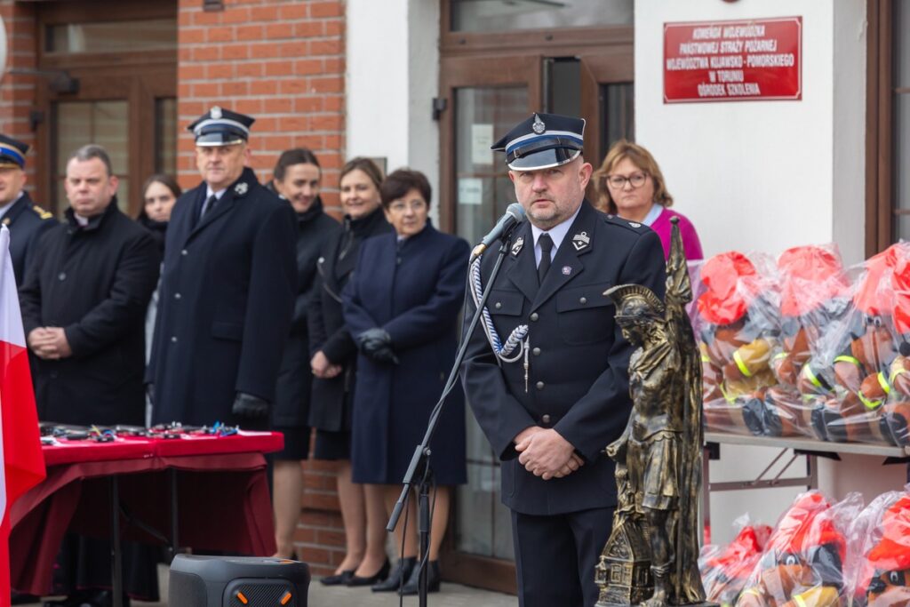 Przekazanie wozów ratowniczo-gaśniczych, fot. Mikołaj Kuras dla UMWKP