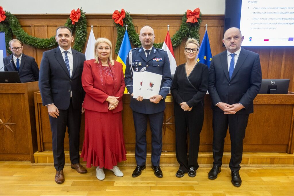 Ceremonia wręczenia umów FEdKP, 16 grudnia 2025, fot. Szymon Zdziebło/tarantoga dla UMWKP