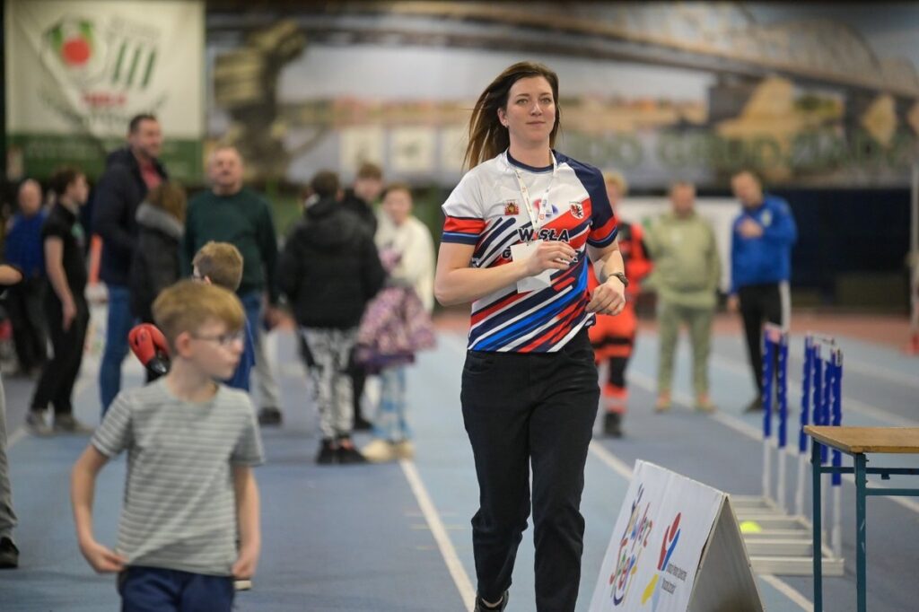Sports activities at the GKS Olimpia sports hall in Grudziądz, photo by “Okruszek Szczęścia” Social Assistance Foundation