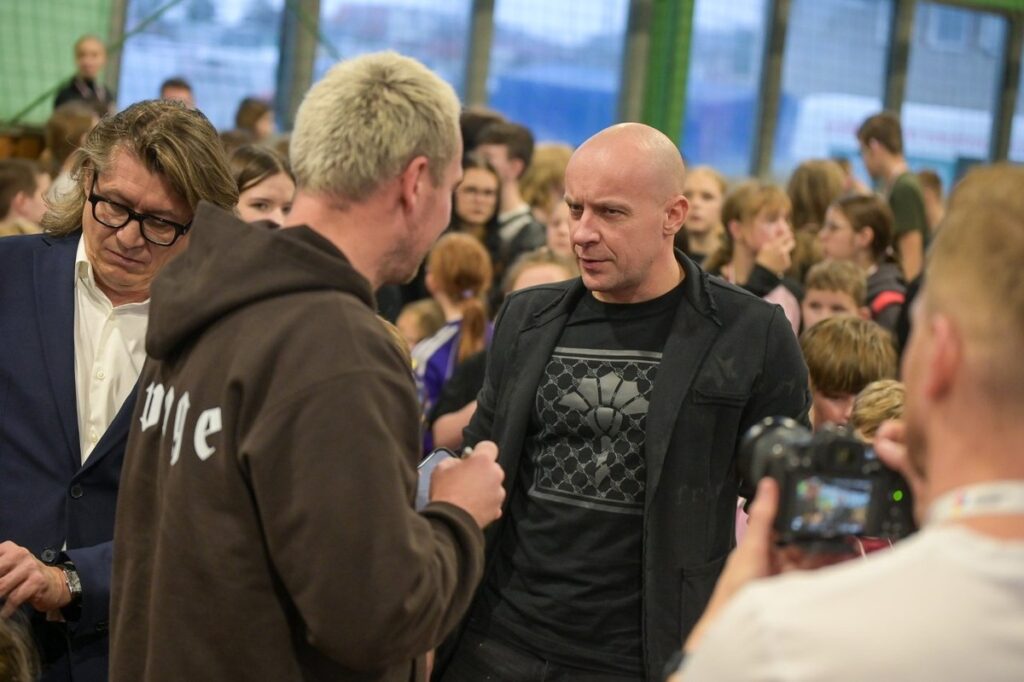 Sports activities at the GKS Olimpia sports hall in Grudziądz, photo by “Okruszek Szczęścia” Social Assistance Foundation