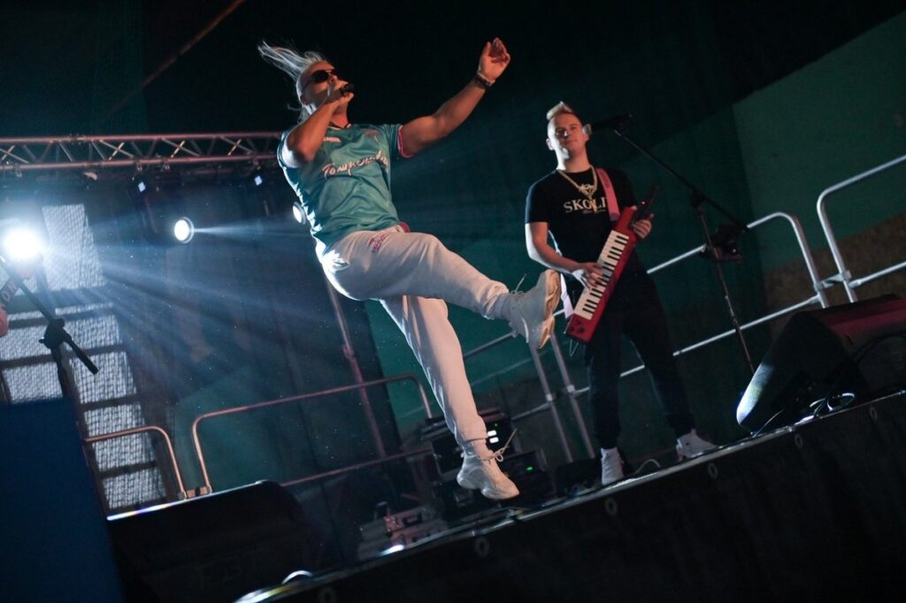 Sports activities at the GKS Olimpia sports hall in Grudziądz, photo by “Okruszek Szczęścia” Social Assistance Foundation