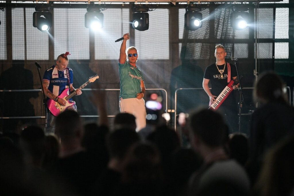 Sports activities at the GKS Olimpia sports hall in Grudziądz, photo by “Okruszek Szczęścia” Social Assistance Foundation
