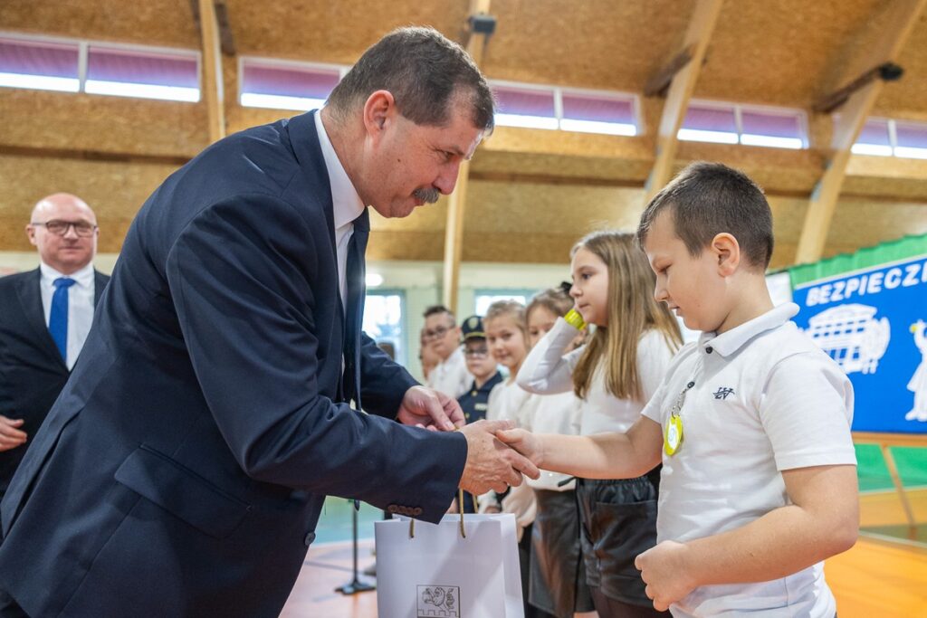 Opening of the modernized Regional Road No. 563, photo by Szymon Zdziebło / tarantoga.pl for the UMWKP