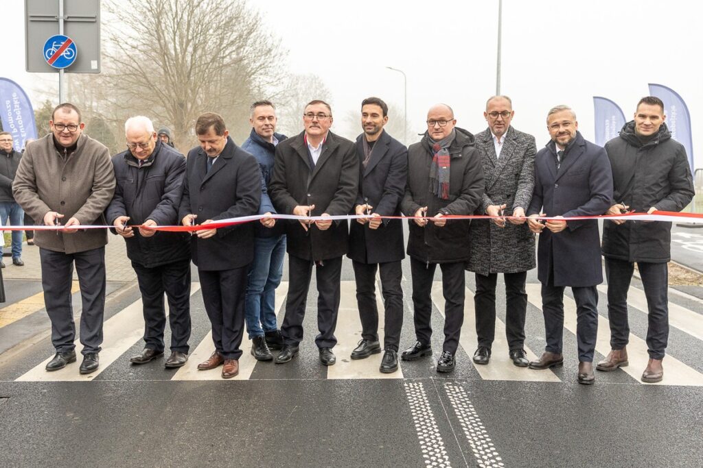 Opening of the modernized Regional Road No. 563, photo by Szymon Zdziebło / tarantoga.pl for the UMWKP