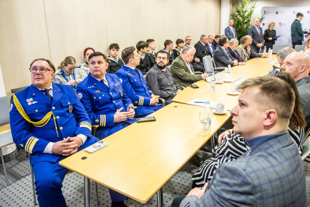 Signing of the preliminary agreement for the donation of a sailing vessel, photo: Andrzej Goiński/Marshal’s Office of the Kujawsko-Pomorskie Region
