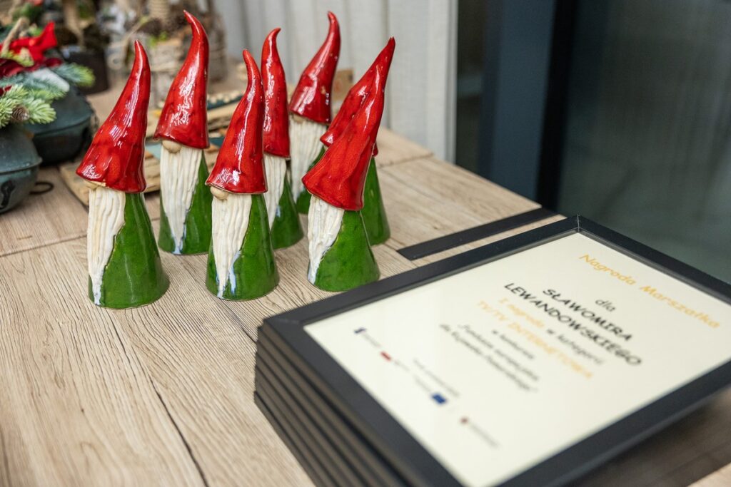 Wręczenie nagród w konkursie dziennikarskim, fot. Szymon Zdziebło/tarantoga.pl dla UMWKP