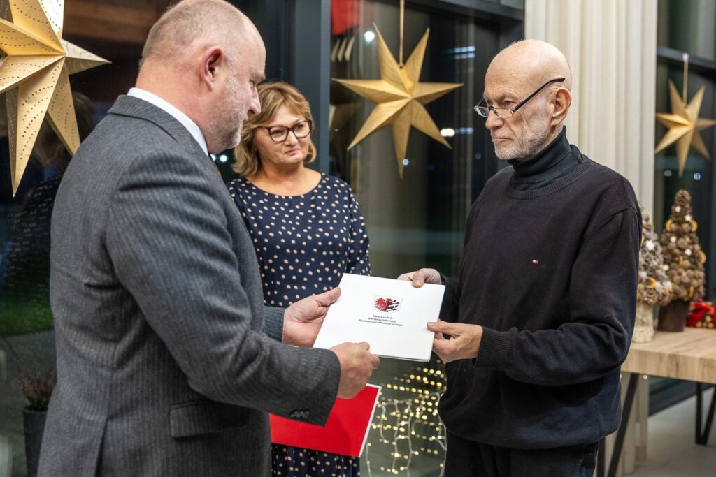Wręczenie nagród w konkursie dziennikarskim, fot. Szymon Zdziebło/tarantoga.pl dla UMWKP