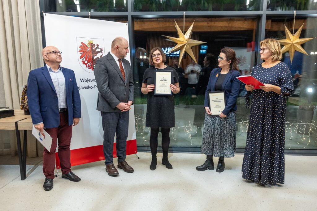 Wręczenie nagród w konkursie dziennikarskim, fot. Szymon Zdziebło/tarantoga.pl dla UMWKP