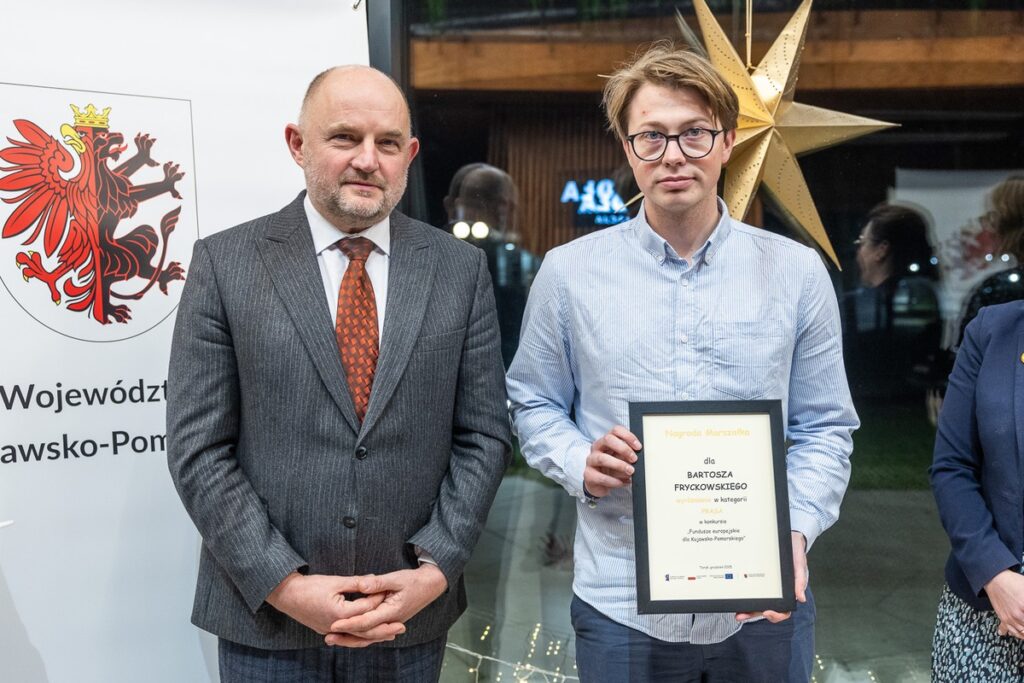 Wręczenie nagród w konkursie dziennikarskim, fot. Szymon Zdziebło/tarantoga.pl dla UMWKP