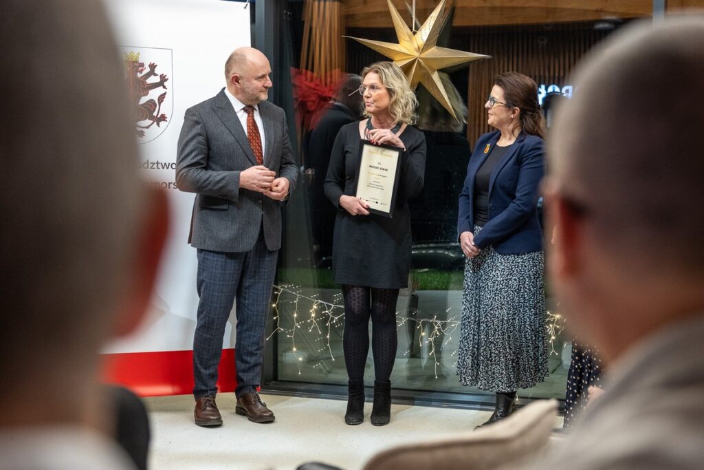 Wręczenie nagród w konkursie dziennikarskim, fot. Szymon Zdziebło/tarantoga.pl dla UMWKP