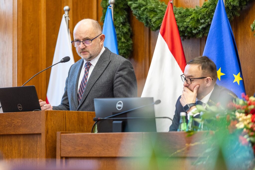 Sesja budżetowa sejmiku województwa, 19 grudnia 2025, fot. Szymon Zdziebło/tarantoga dla UMWKP