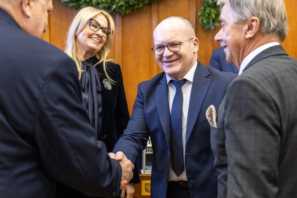 Sesja budżetowa sejmiku województwa, 19 grudnia 2025, fot. Szymon Zdziebło/tarantoga dla UMWKP