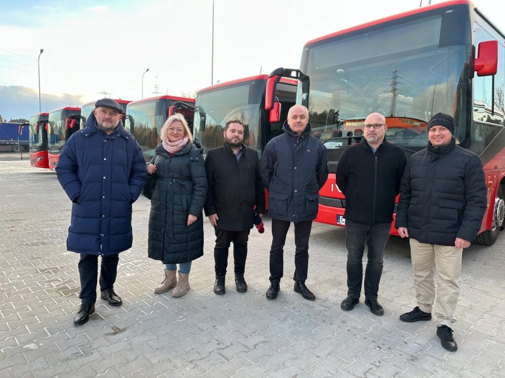 Odbiór nowoczesnych autobusów przez marszałka Piotra Całbeckiego we Włocławku, fot. Dawid Tłuchowski