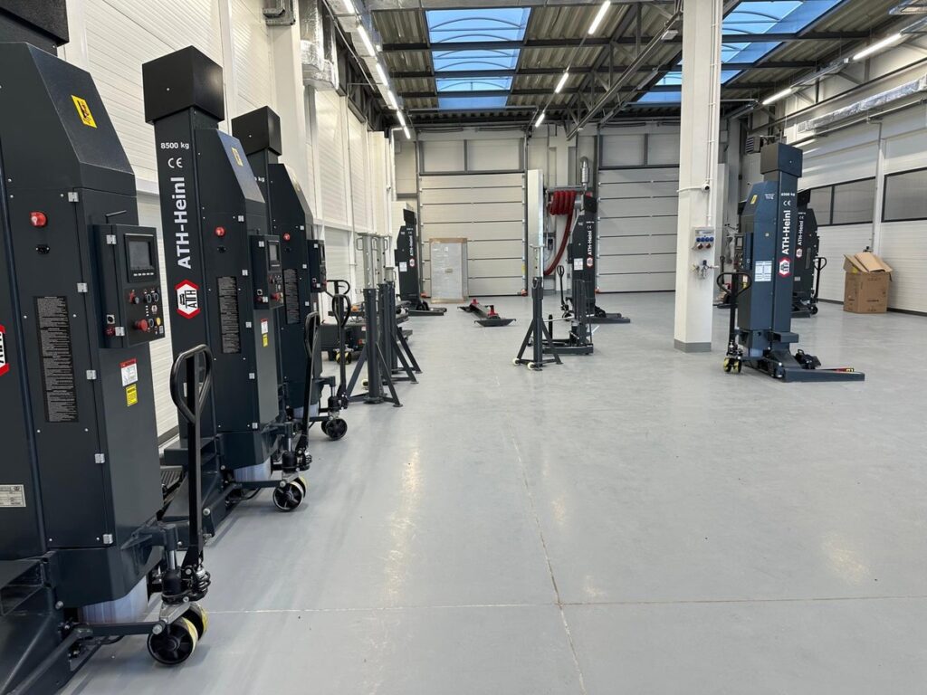 Odbiór nowoczesnych autobusów przez marszałka Piotra Całbeckiego we Włocławku, fot. Dawid Tłuchowski