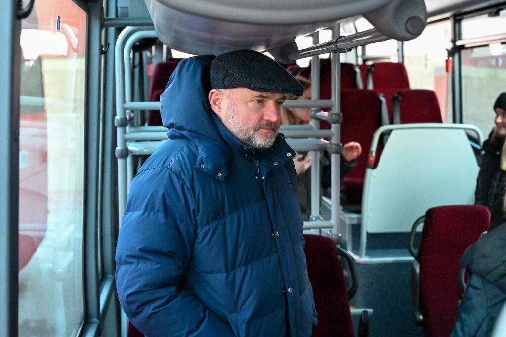 Odbiór nowoczesnych autobusów przez marszałka Piotra Całbeckiego we Włocławku, fot. Dawid Tłuchowski